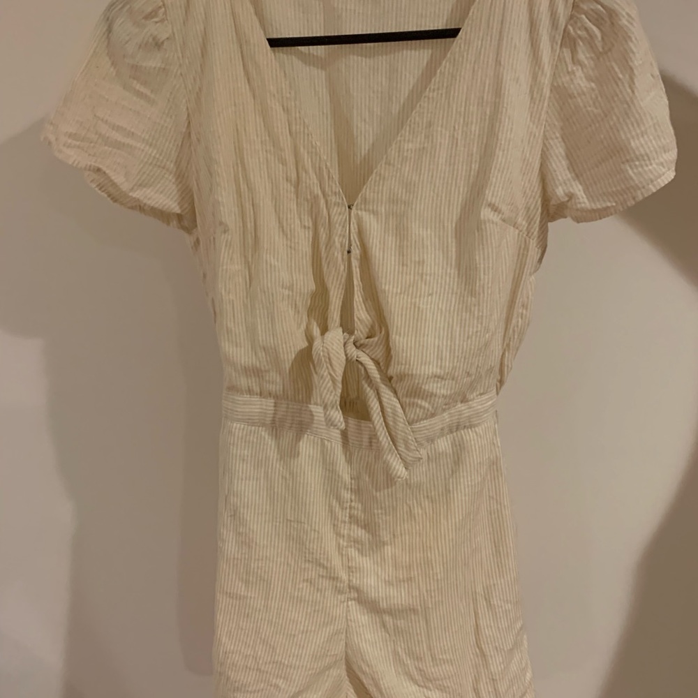 A cute romper - Picture 2 of 2